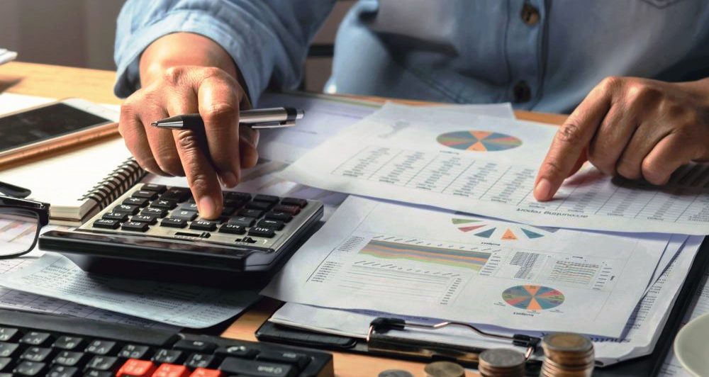 Profesionet e lira do paguajne 17 milione euro me shume taksa ne vit